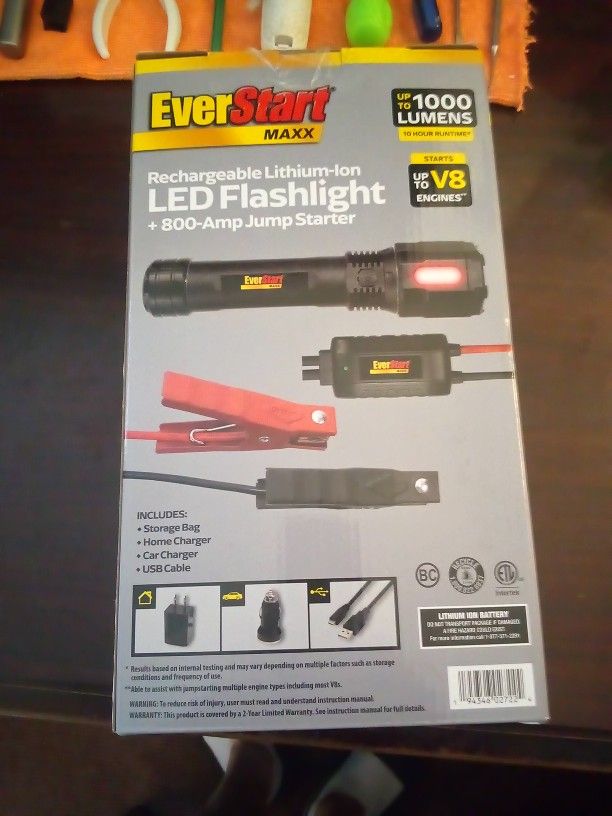 Jumper Box+/1000 Lumens Flashlight
