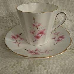 Vintage 1946 Elizabethan Taylor& Kent Fine Bone China Tea Cup& Saucer 