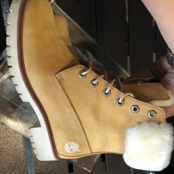 Timberlands Size 4.5Y Or 6 In Womans 