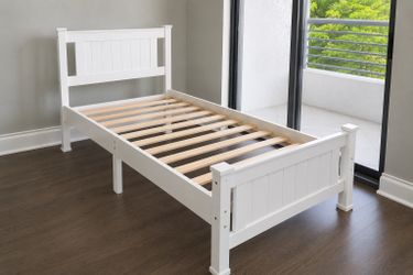 White Twin Bed Frame – Excellent Condition