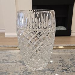 Brand New Elegant Diamond Cut Large Crystal Flower Vase. 12x7 inches
