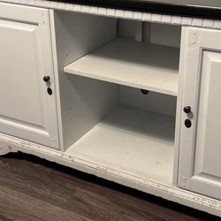 Wood Cabinet With Shelf’s 