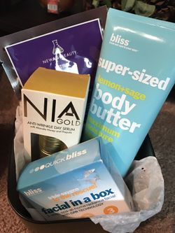 Mother's Day gift set bliss and NIA Gold