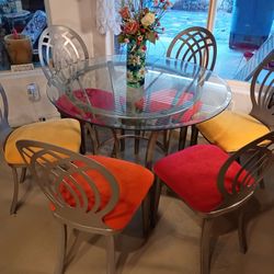 Ethan Allen "Radius Collection" Dining Set. 6 Chairs & Glass Top Table. 42" wide, 31" tall 