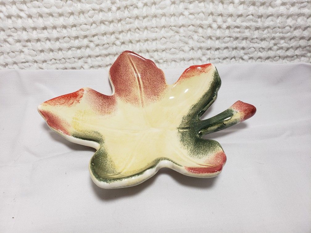 1950's Shaped Fall Leaf candy/nut/trinket Dish by WCL Pottery made China 8 3/4" 