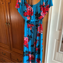 Ladies Maxi dress size small.  Yorktown And Staples Area