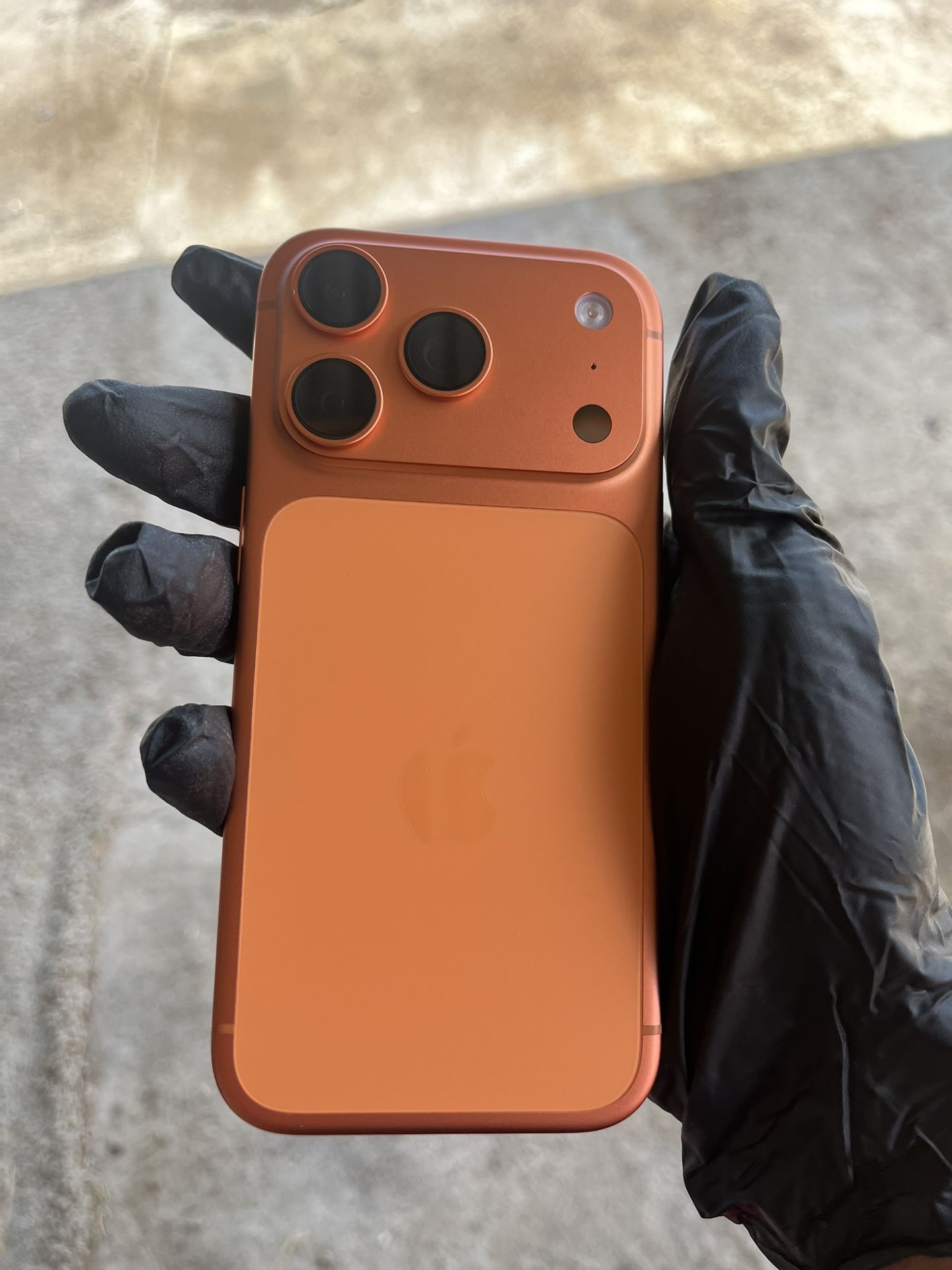 17 Pro (Verizon Only)