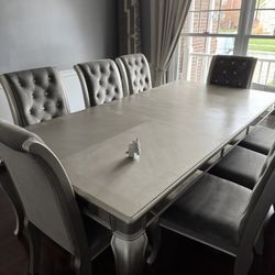 Table with 8 chairs