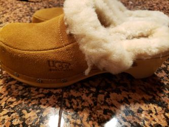 Girls new UGG clogs