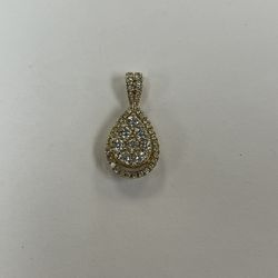 14KYG Pear Shape Diamond Cluster Design Pendant 