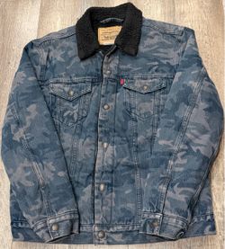 Levi’s Fresh Leaves Justin Timberlake Camo Denim Sherpa Trucker Jacket size L