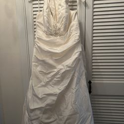 David’s Bridal Galina signature (Size 12)