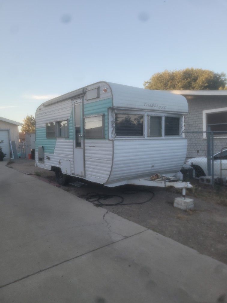 1963 Traveleze 17'