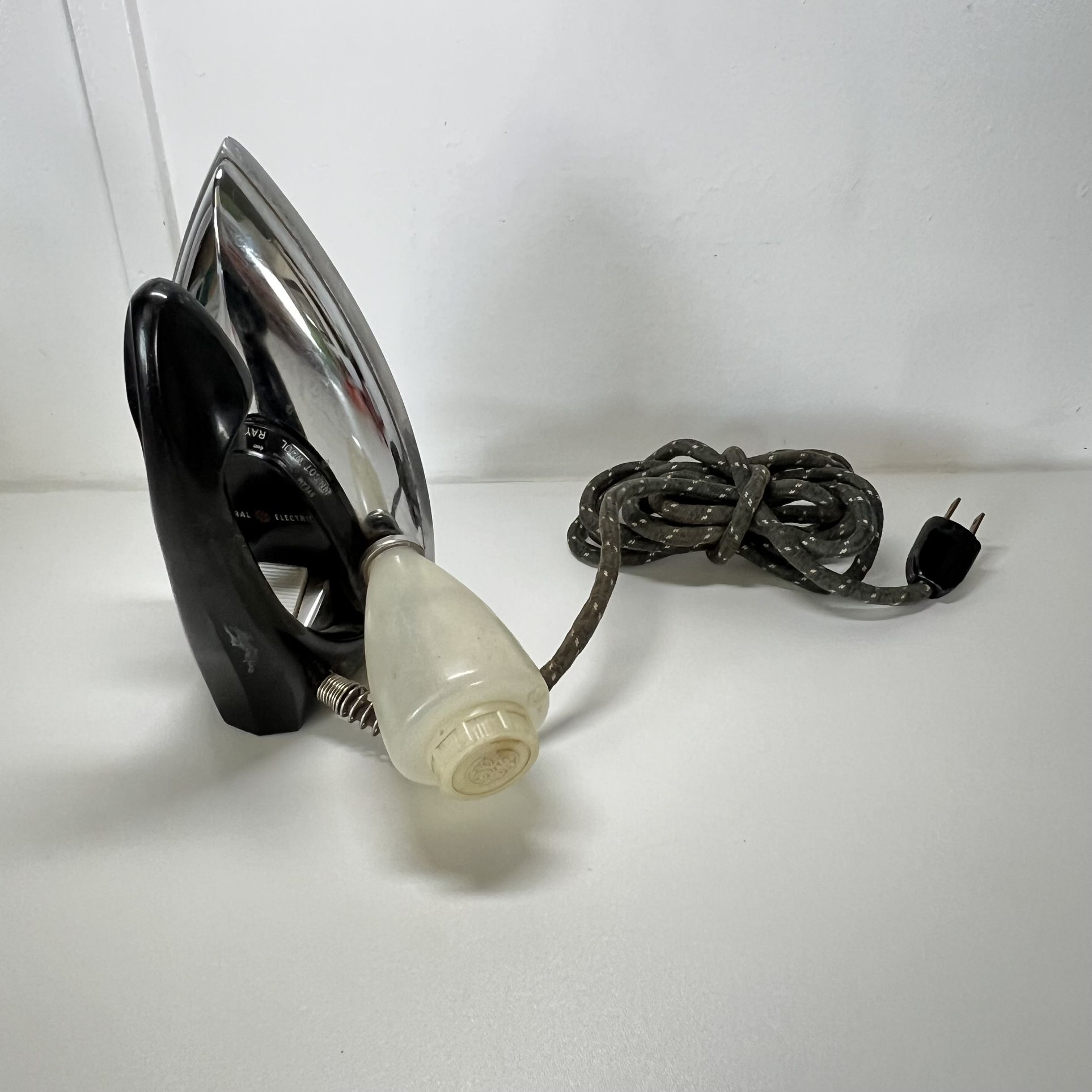 VTG Retro GE General Electric Travel IRON Home Steam Portable Made In USA