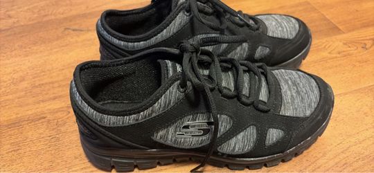 Sketchers wide fit memory foam size 8.5