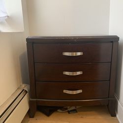 Used: 3-drawer mahagony end table