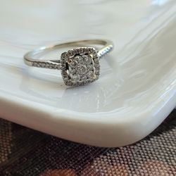 10kt White Gold Diamond Ring