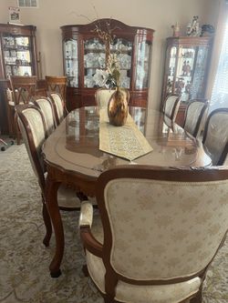 PRICE LOWERED. Rosewood Dining Table & Matching China Hutch