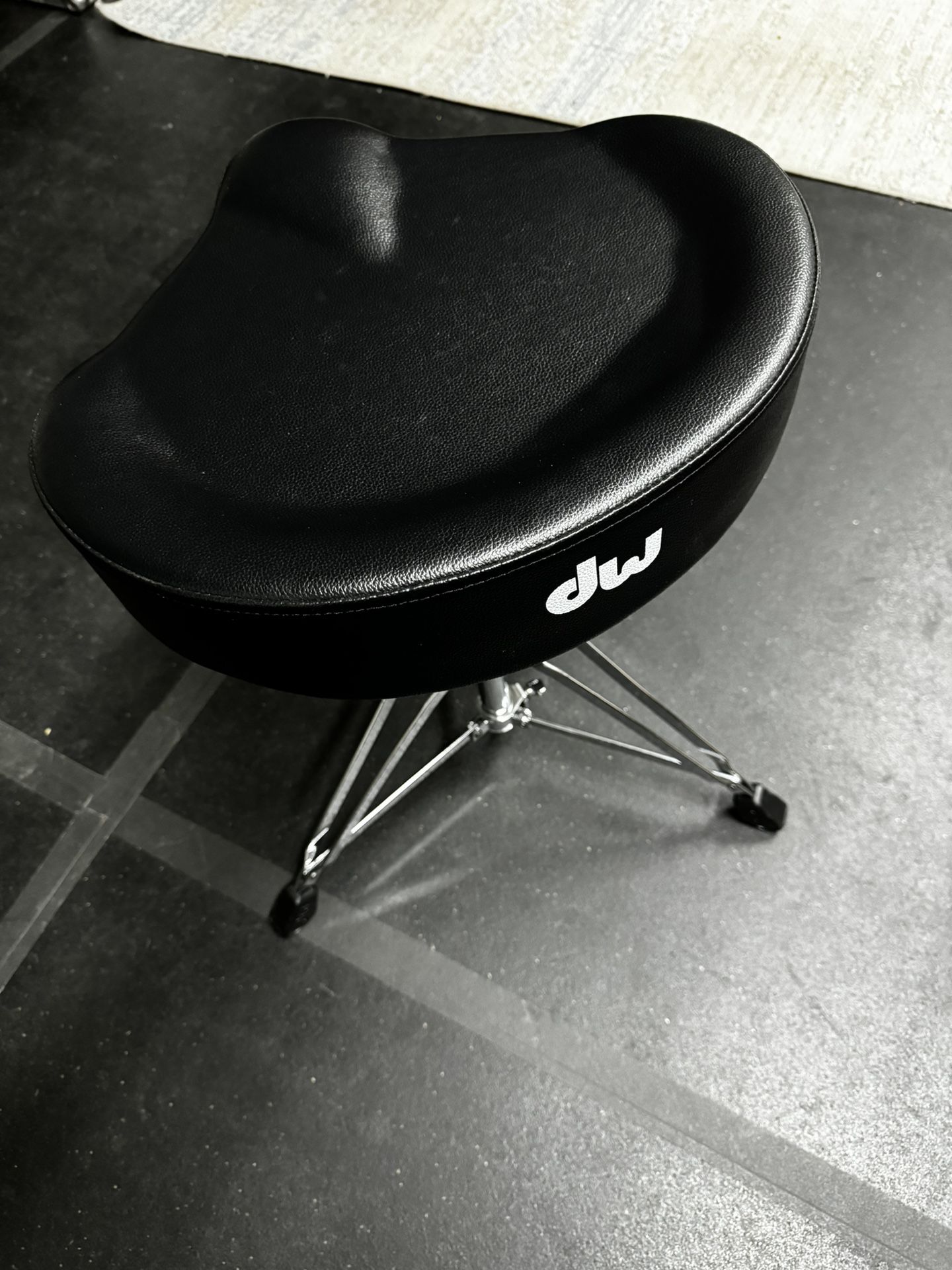DW Throne