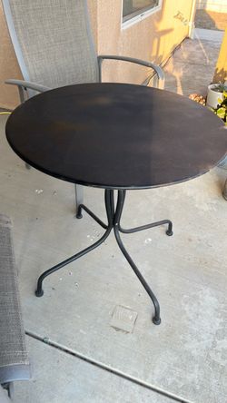 Round Patio Table