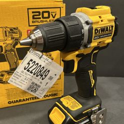 LIKE New DCD794 Cordless Drill/Driver, W/ Battery Fully Charged 