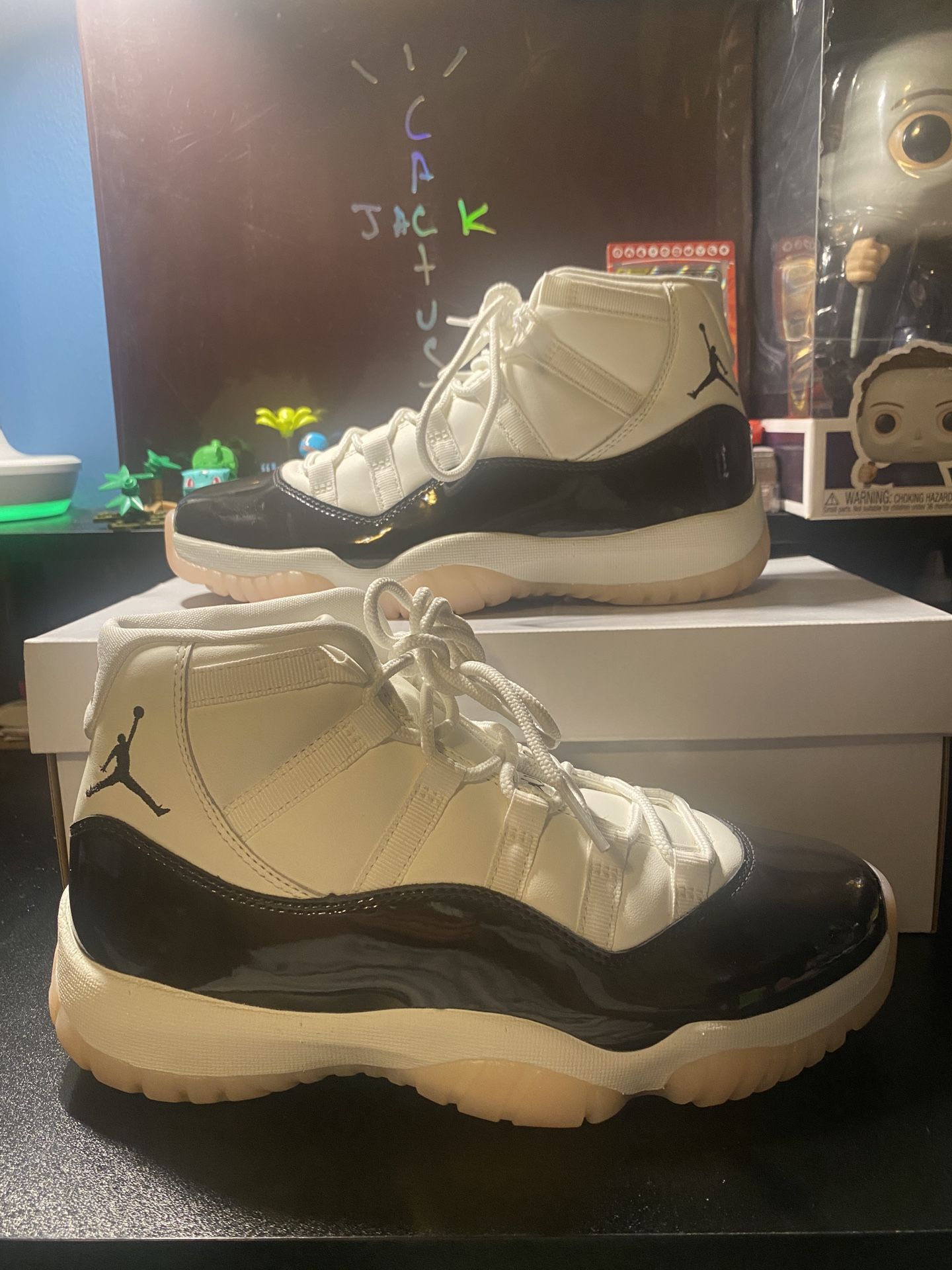 JORDAN 11 NEAPOLITAN