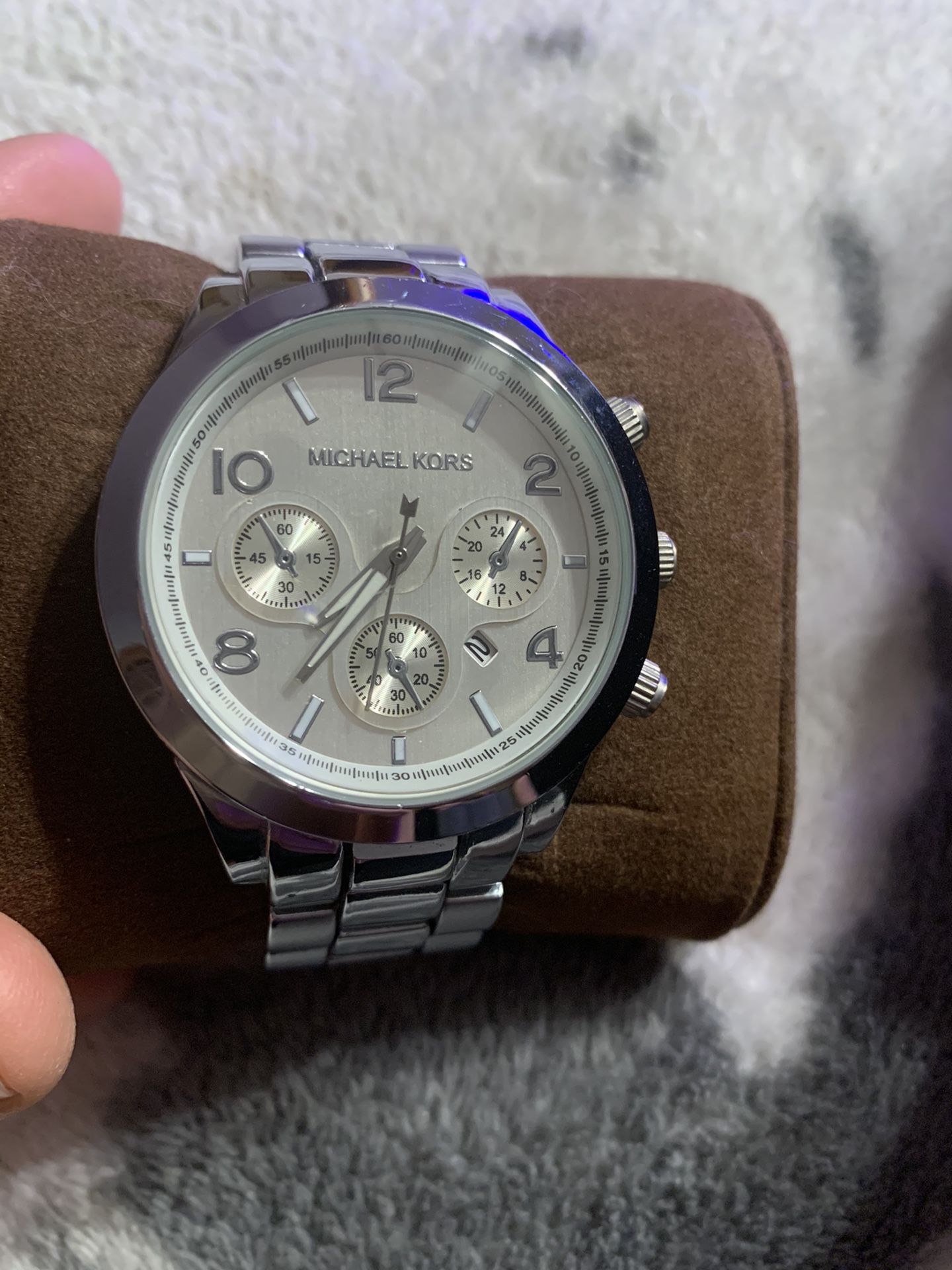 Michael kors watch excellent condition needs battery