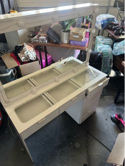Girls Vanity $75
