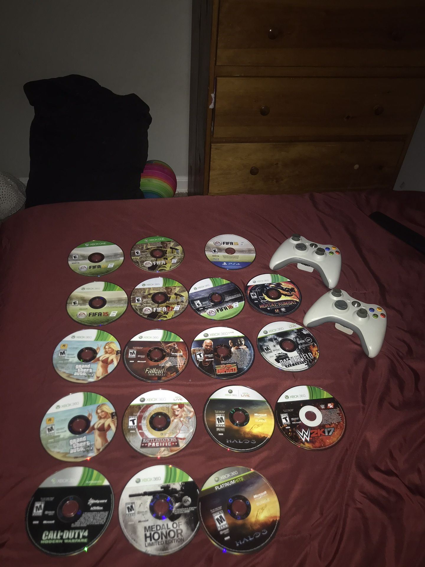 XBOX 360 CONTROLLERS AND GAMES TRADES