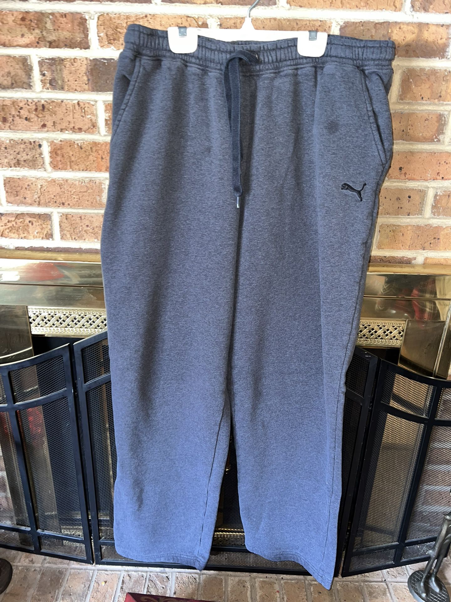Mens Puma gray fleece sweatpants super cozy in size XL stain in the front