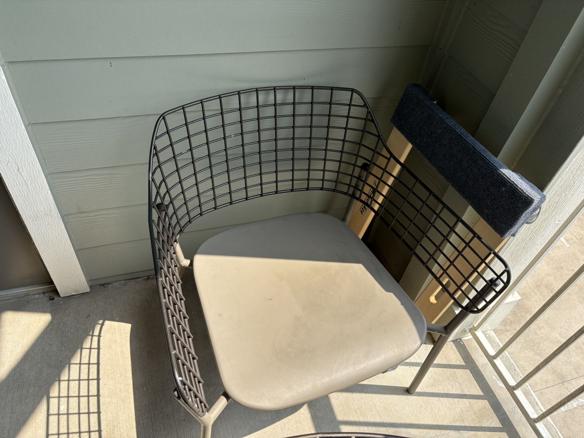4 Heavy Duty Durable Metal-Framed Outdoor Patio Chair