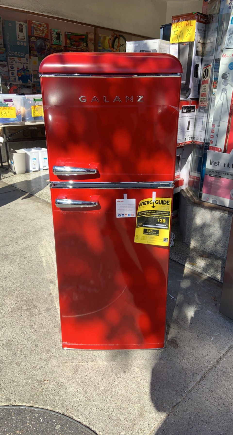 Galanz 4.6 cu. ft. Retro Mini Fridge with Dual Door True Freezer in Red  *New* for Sale in Monterey Park, CA - OfferUp