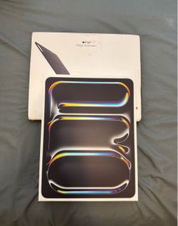 Brand new in box M5 iPad Pro 13 inch . WiFi +Cellular Unlocked AND New Apple Magic Keyboard bundle !!!