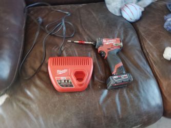 M12 Milwaukee impact with battery