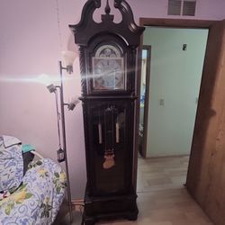 ANTIQUE GRANDFATHER CLOCK