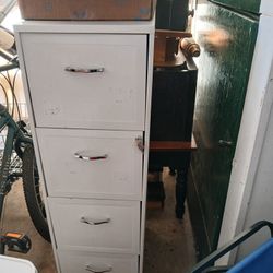 4 DRAW FILE CABINET