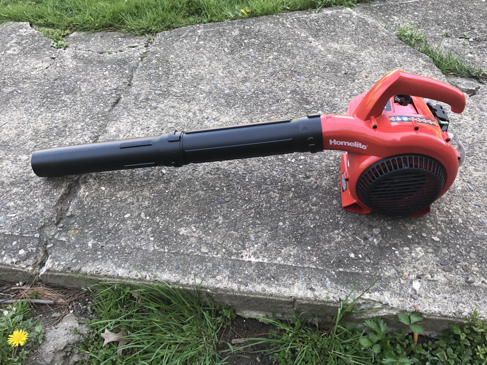 Homelite gas blower (brand new!!!!!!) 150 MPH 400 CFM 2-Cycle Handheld Gas Leaf Blower