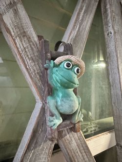 Small Frog Garden Decor