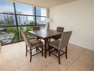 Juego de Comedor Alto - Mesa con Disco Giratorio + 4 Sillas Tapizadas