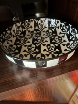 Black and white bowl