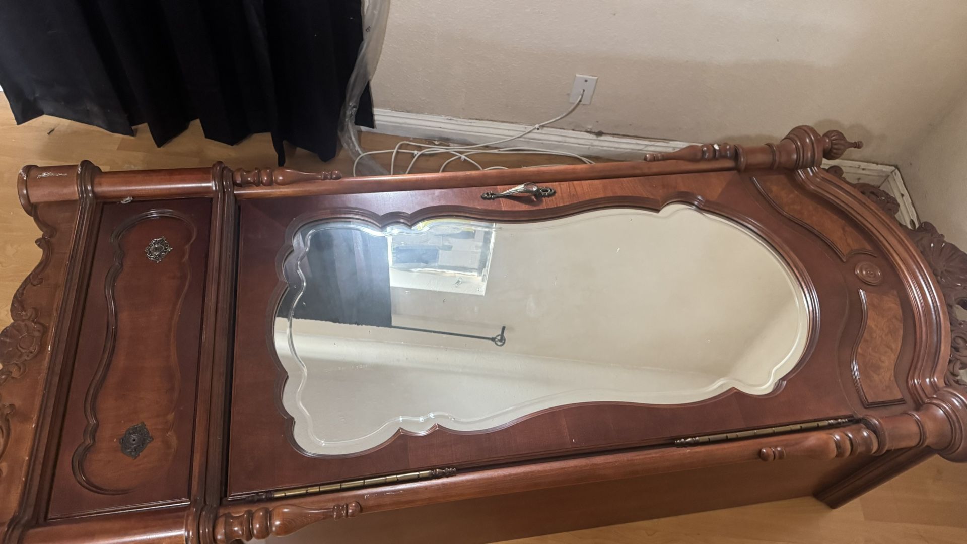 Free vintage or antique mirrored armoire