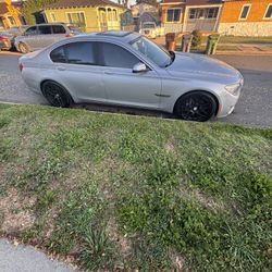 BMW 740i 2014 One Accident Reported Due To Minor Front Left Headlight Crash Shown In The Picture Car Runs Great Minor Crack On Windshield