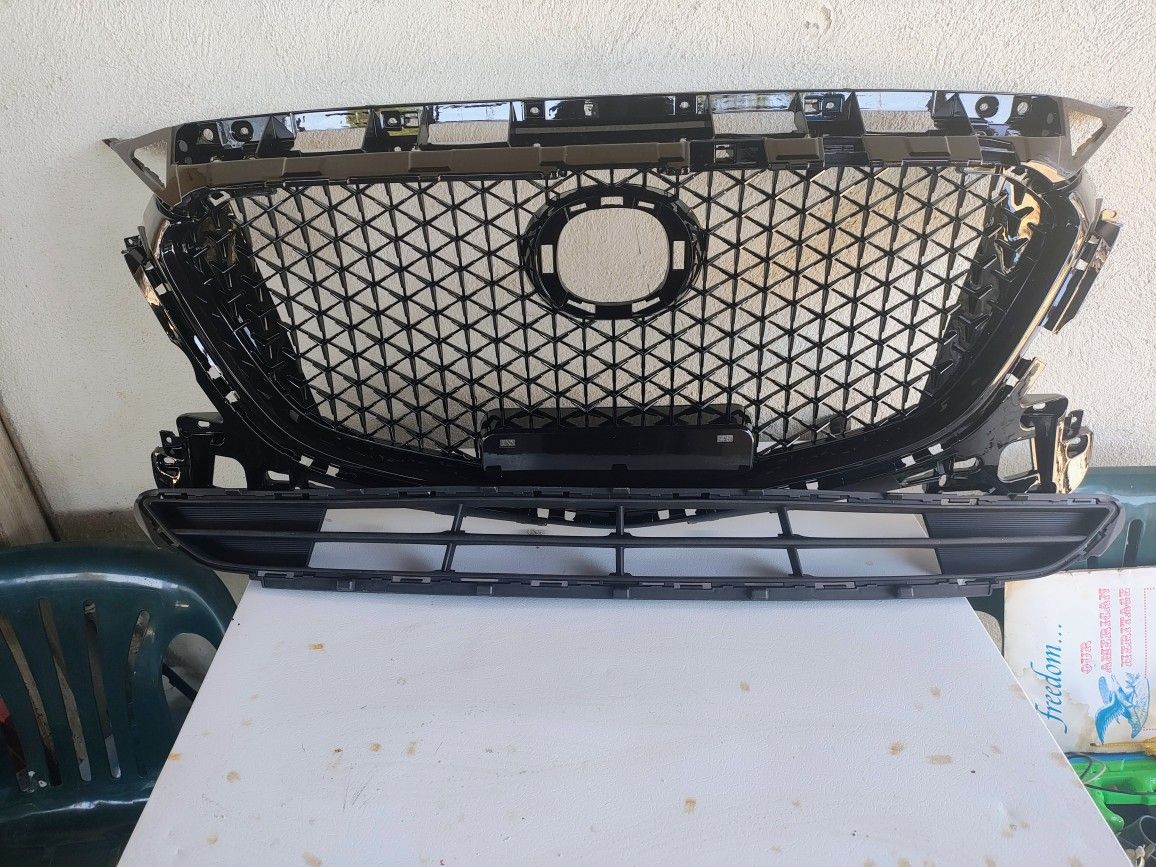 2017 Hyundai Santa , Upper And Lower Grill Assembly