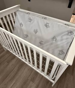 Crib + waterproof mattress