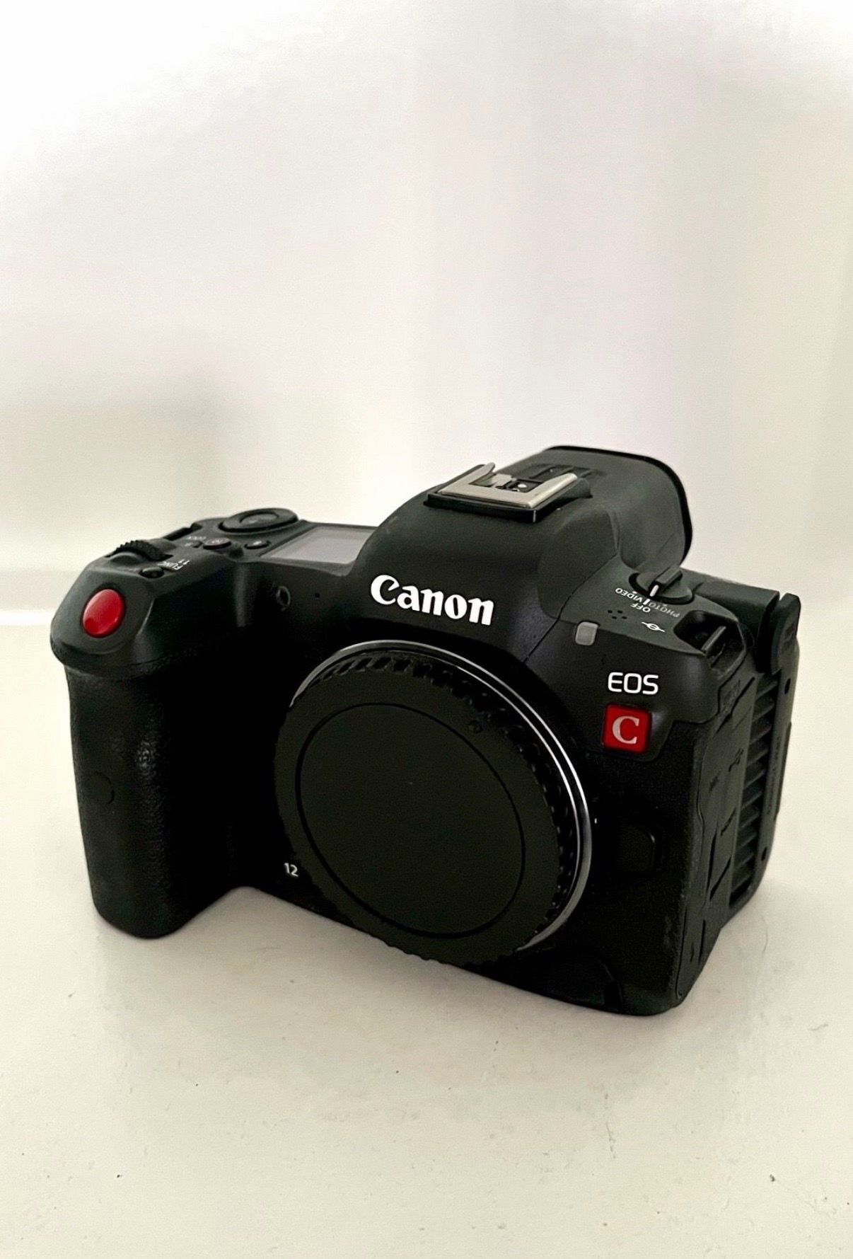 Canon EOS R5C - 8k 120fps video / 45MP photo