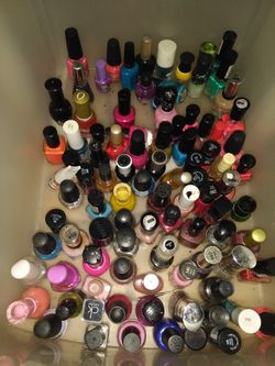 Esmaltes de uñas son más d 100