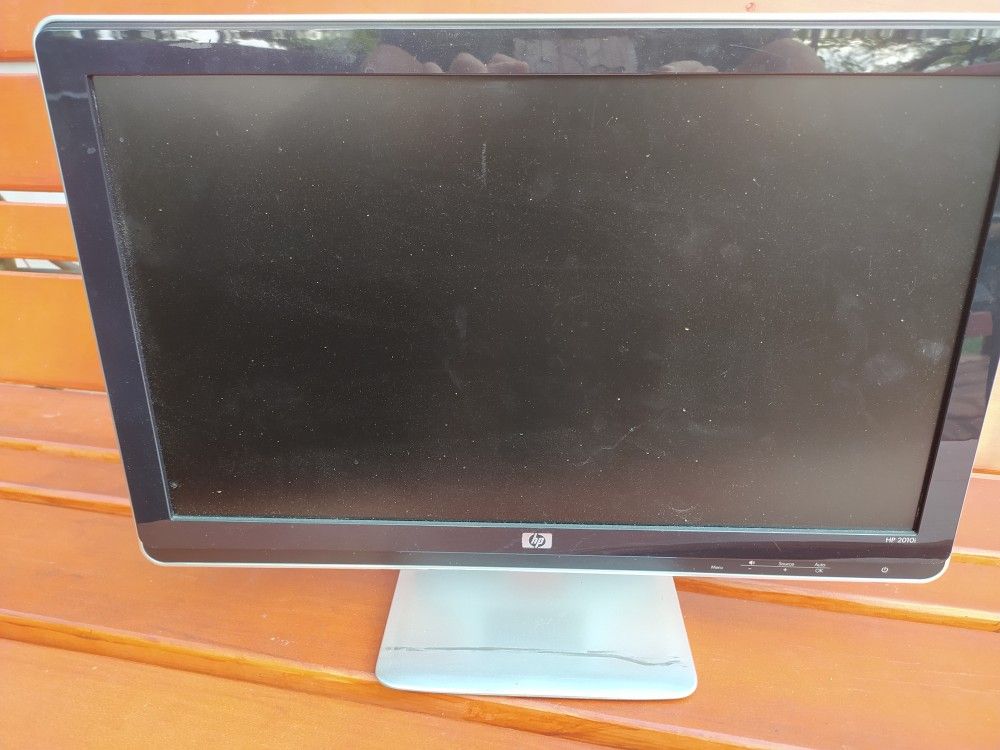 HP 2010i LCD Monitor 20"