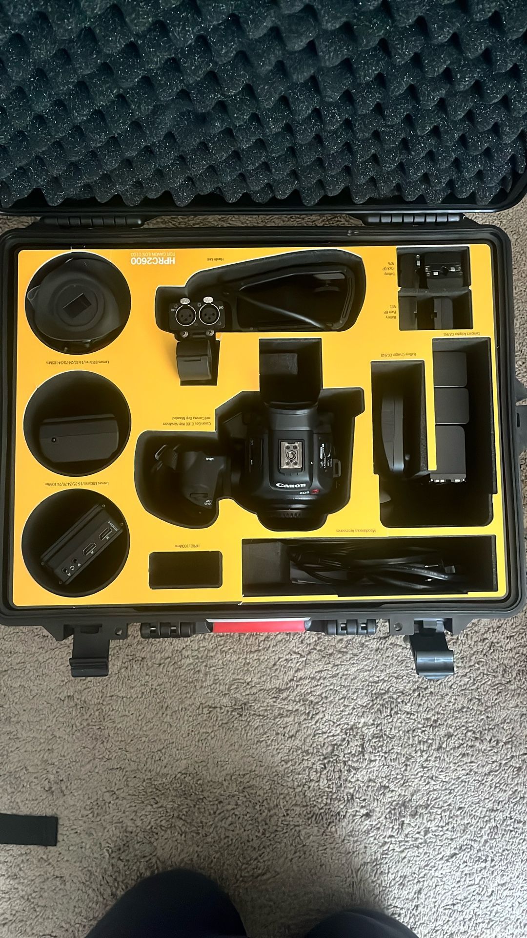 Canon C100 Cinema Camera Kit 