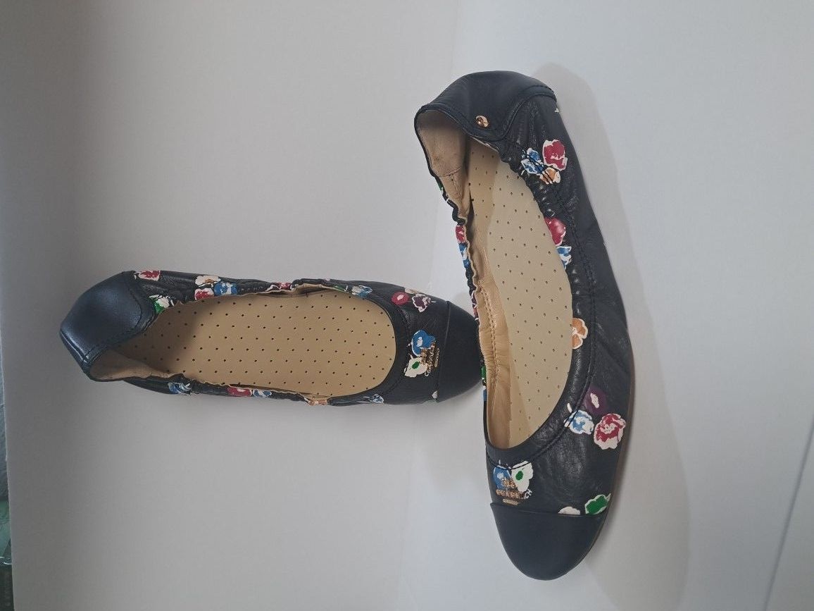 Coach New York Ballet Shoes,Navy Blue With Floral Pattern,Used But In Nice Shape,Has Brand New Dr Sholes Inserts Woman's Size 9b.