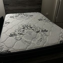 FULL SIZE BED: MATTRESS & BOXSPRING INCLUDED